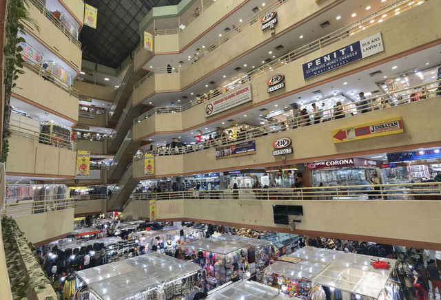 finfeng_Amerika Serang Indonesia Menyebutkan Pasar Mangga Dua Sarang Barang Bajakan