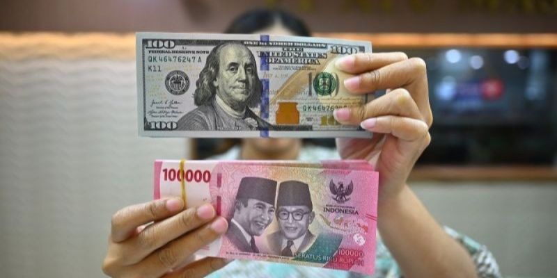 finfeng_Rupiah Anjlok Hampir Sentuh Rp 17 Ribu Per Dolar