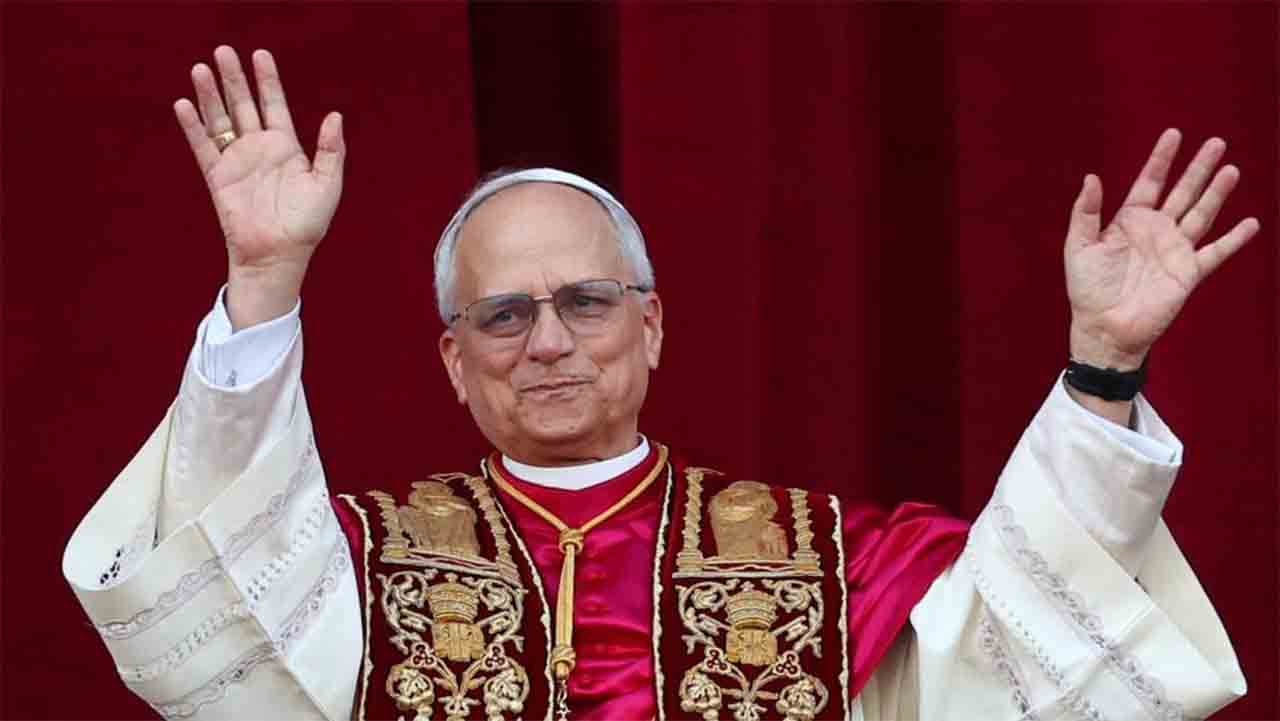 finfeng_Asap Putih Artinya Paus Terpilih