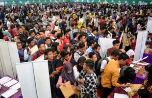 Menaker Resmi Hapus Syarat Usia Pencari Kerja