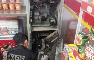 Maling Bobol Mesin ATM di Minimarket Depok