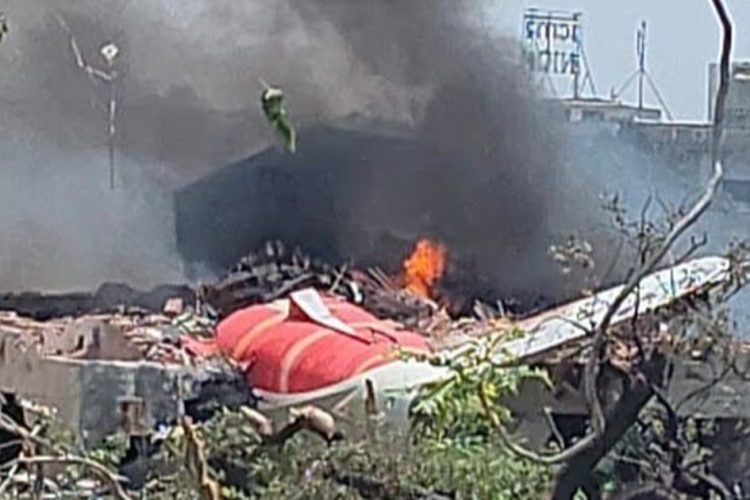 Pesawat Air India Jatuh Saat Lepas Landas, 242 Tewas