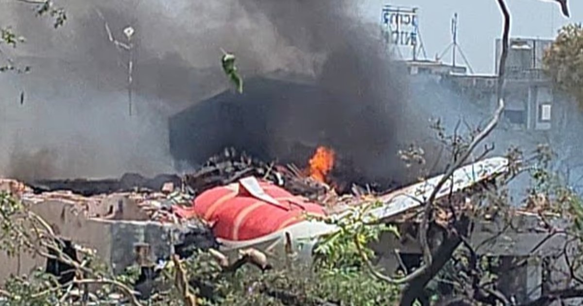 finfeng_Pesawat Air India Jatuh Saat Lepas Landas 242 Tewas