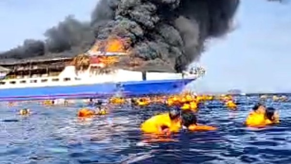 finfeng_Kapal KM Terbaka